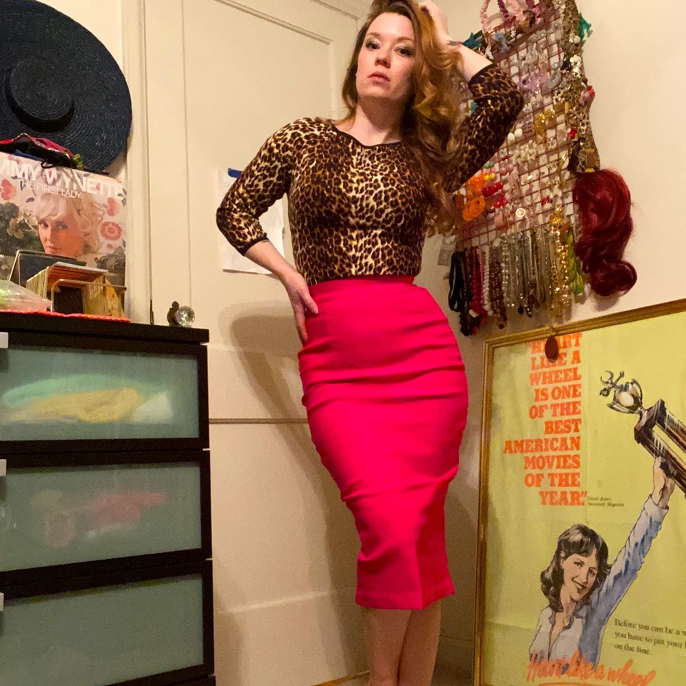BNWT Vixen Micheline Pitt HOT PINK Pencil Skirt